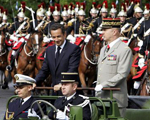 La grande muette et le petit bavard La grande muette et le petit bavard