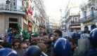 photo : Said Sadi face à la police lors de la manifestation du 2 janvier à Alger
