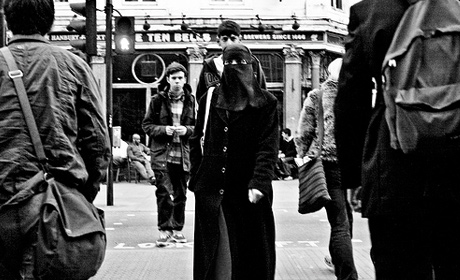 Sous la burqa… l’Angleterre