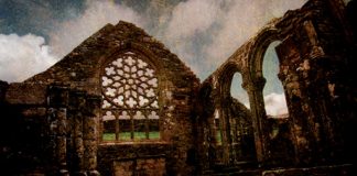 Ruines d'une chapelle dans le Finistère