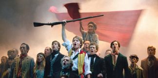 En 2010, Cameron Mackintosh a donné à Paris une nouvelle version de la comédie musicale Les Misérables.