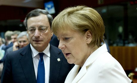 Angela Merkel affronte Mario Draghi, gouverneur de la BCE
