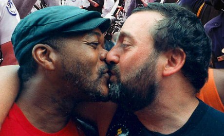 Mariage gay : la nouvelle norme française