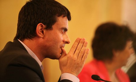 Camps Roms : Manuel Valls a-t-il le droit de faire appliquer la loi ?