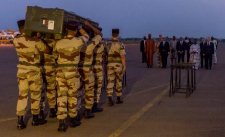 Mali : l’émotion règne et gouverne à Paris