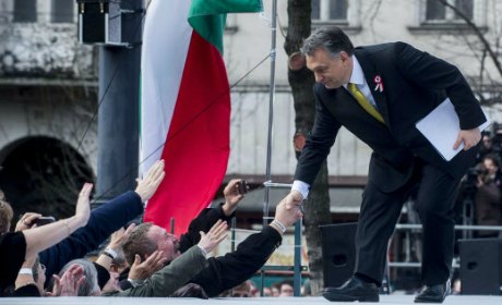 Hongrie: Orban à droite toute