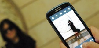 rousseau smartphone selfie