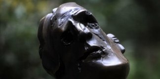 Buste de Guillaume Apollinaire. Sipa. Numéro de reportage : AP21198894_000004.