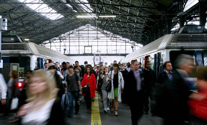 Dans le train de banlieue