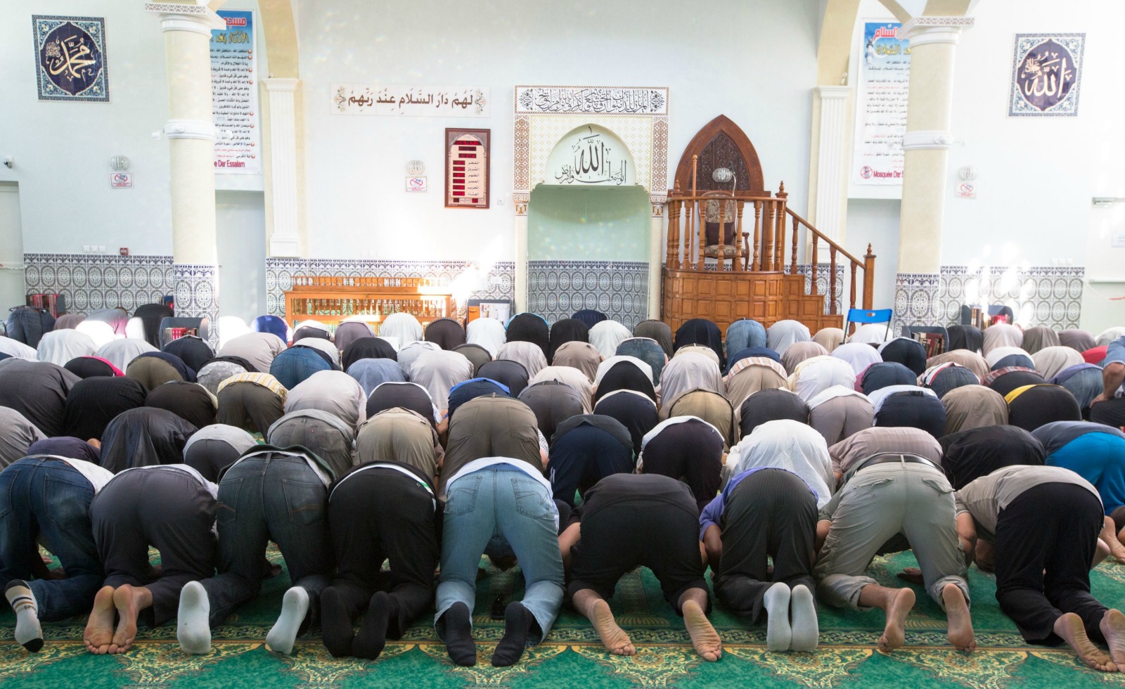 Prière à la mosquée de Villefontaine, juin 2015. SIPA. 00717050_000006