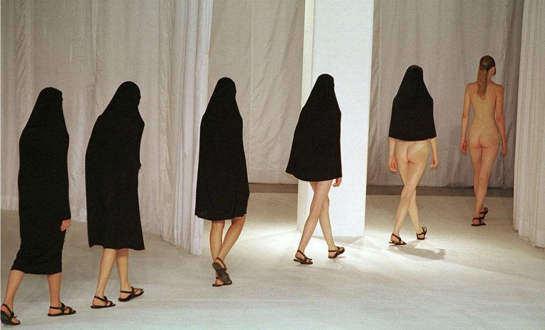 Retro 2016 (14/8): Voile et mini-jupe, un peu de pudeur Esther Benbassa!