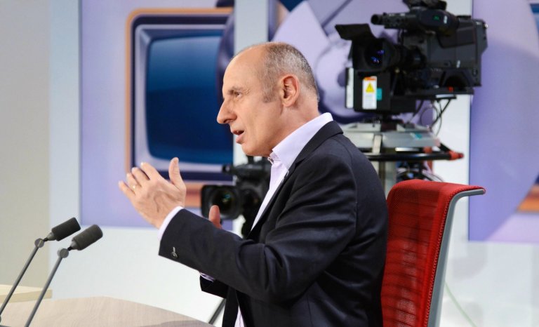 Pour Aphatie, parler du FN n’a d’intérêt que si ça lui nuit