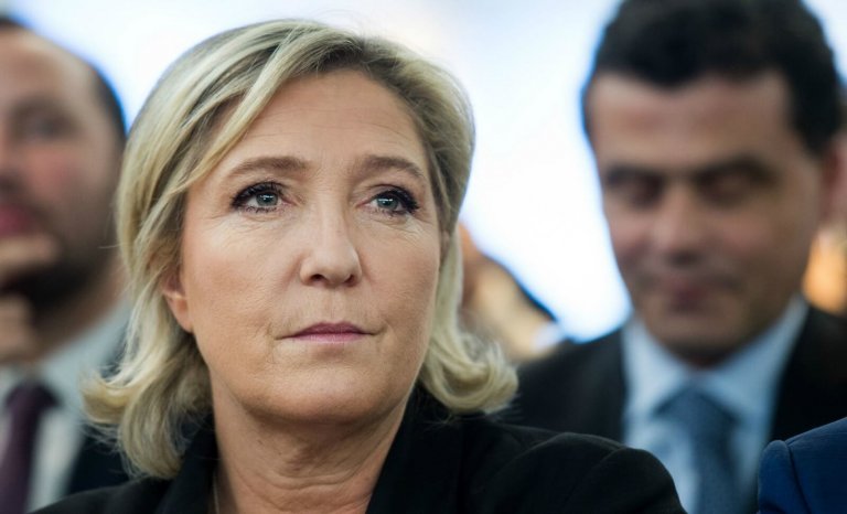 Marine Le Pen: « J’interdirai le drapeau européen sur les bâtiments officiels »