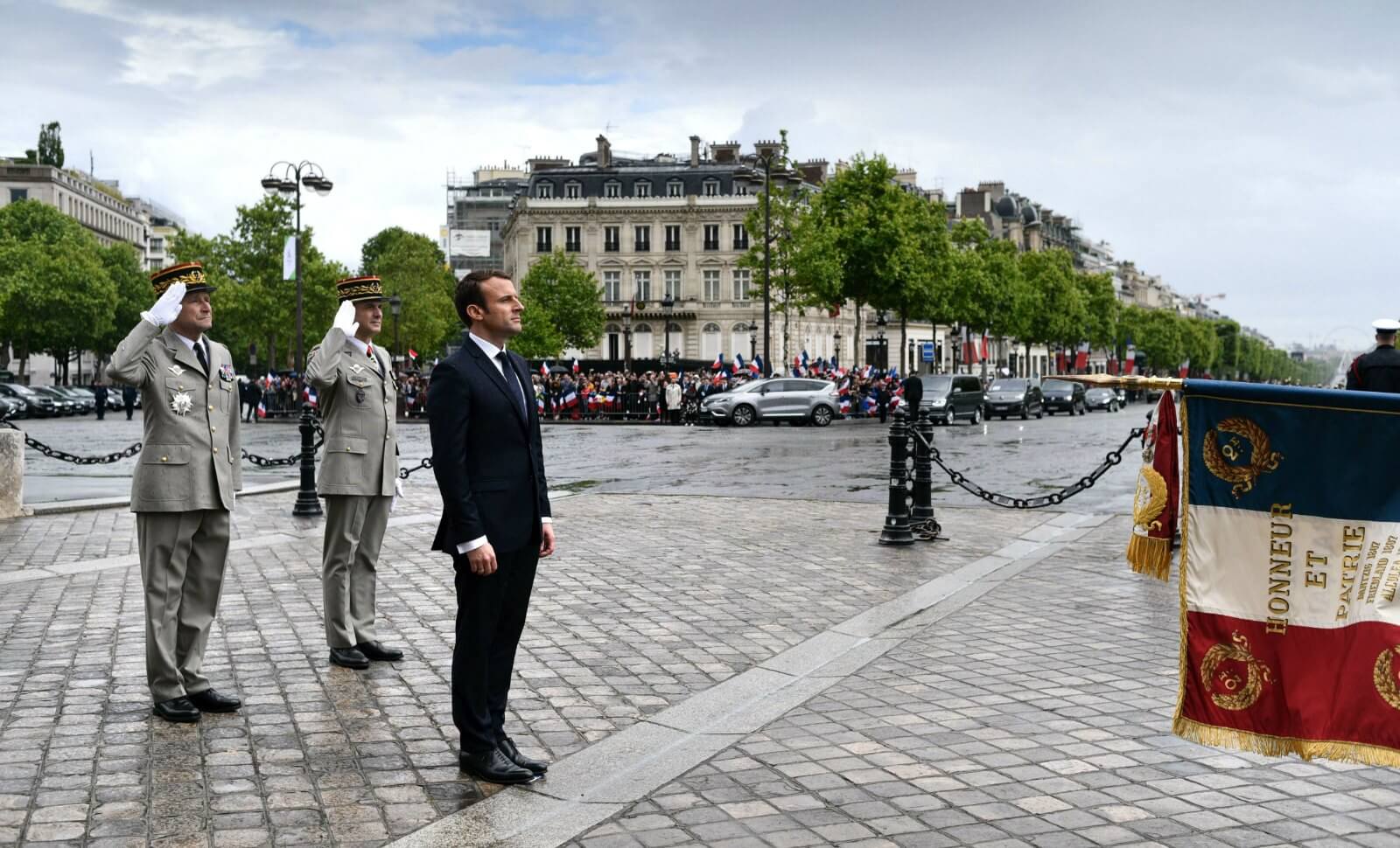 Macron: la verticalité « et en même temps » l’oligarchie