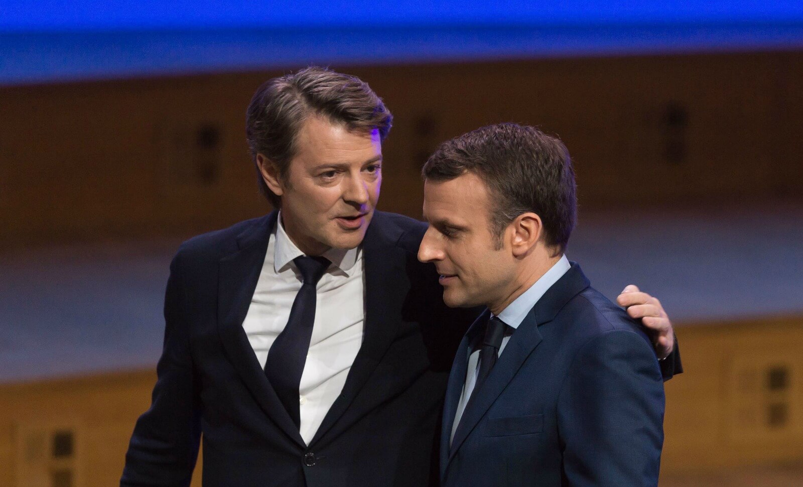 LR: pour ou contre Macron, décidez-vous!