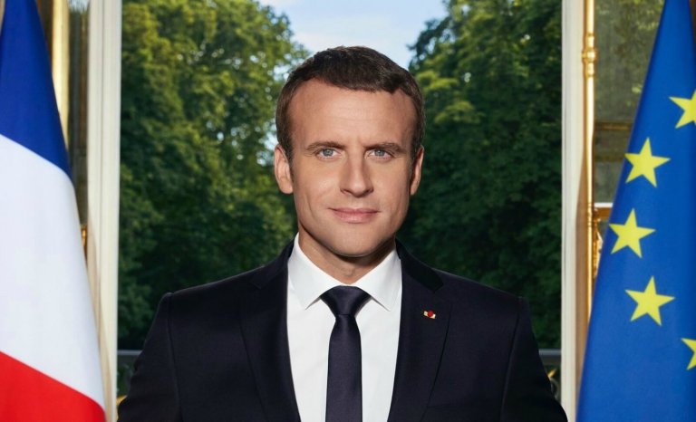 Photo officielle: Macron ne s’est pas fait chef, il s’est fait beau