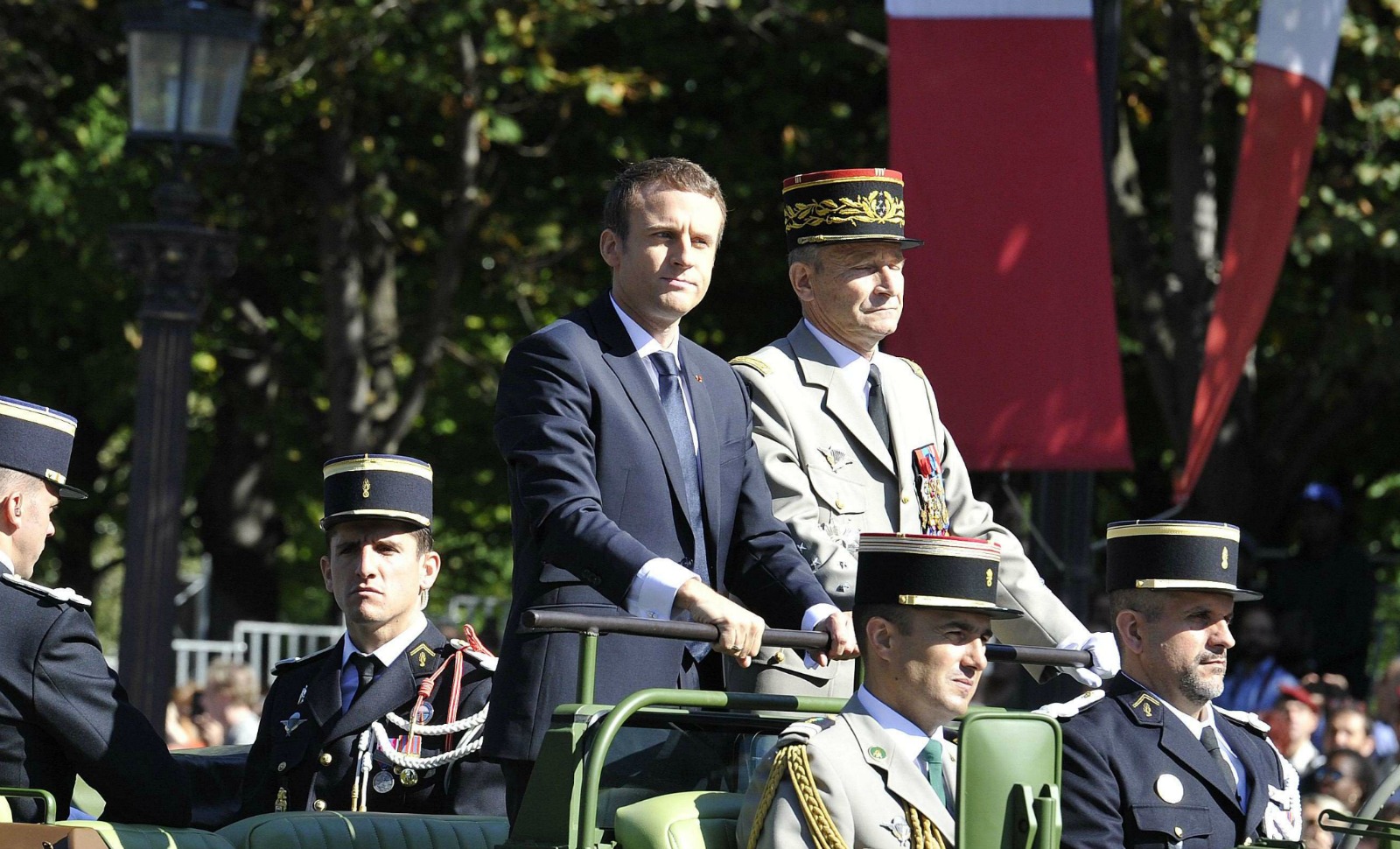 Armée, Vel’ d’Hiv: quand Macron joue au petit chef