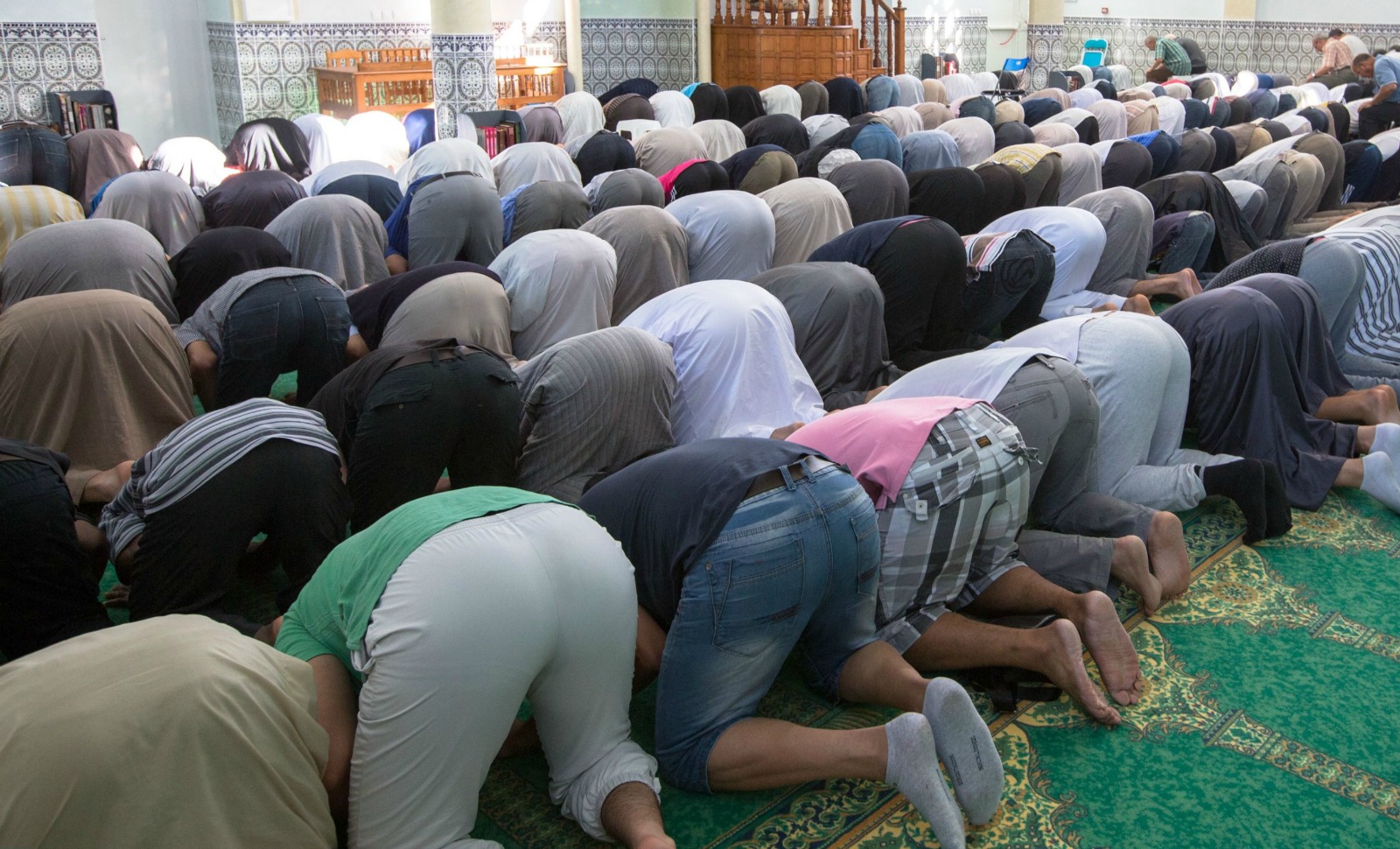 « Il faut fermer 450 mosquées radicales en France »