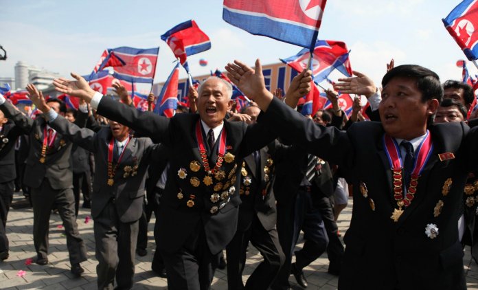 peuple-coree-du-nord-defile