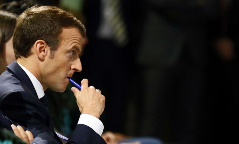 Assurance-chômage: Macron promet sans compter