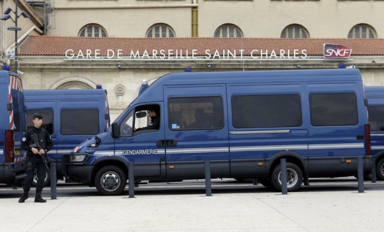 Apologie du terrorisme: chronique d&rsquo;une non-expulsion ordinaire