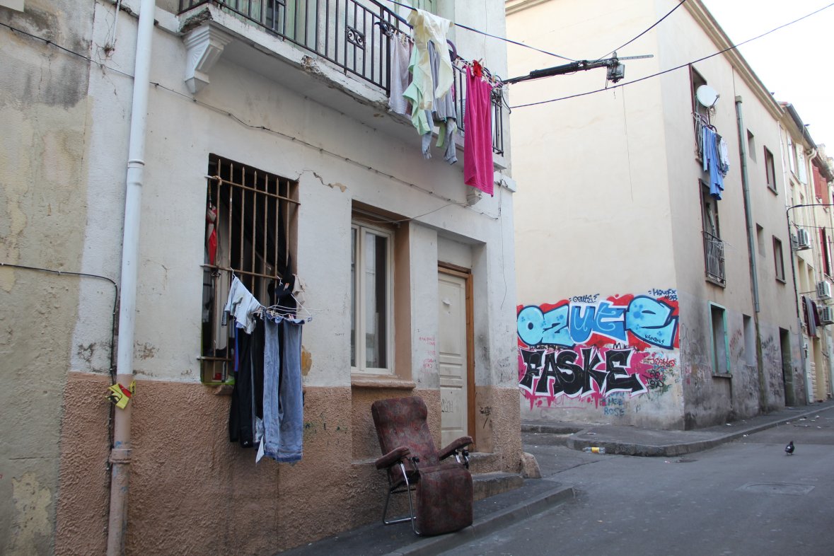 Une rue du quartier Saint-Jacques de Perpignan, classé le plus pauvre de France par l'Insee. Photo: Emma Rebato