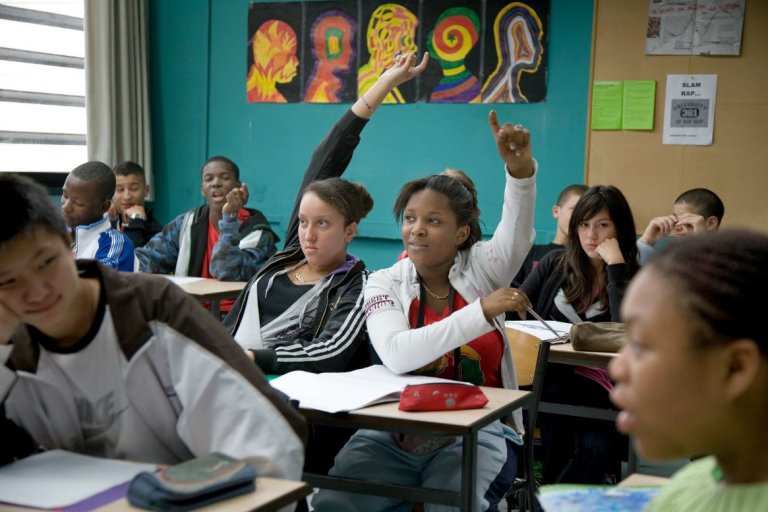 “Humiliés, stigmatisés”, les parents des “quartiers populaires” contre l’école des “Blancs”