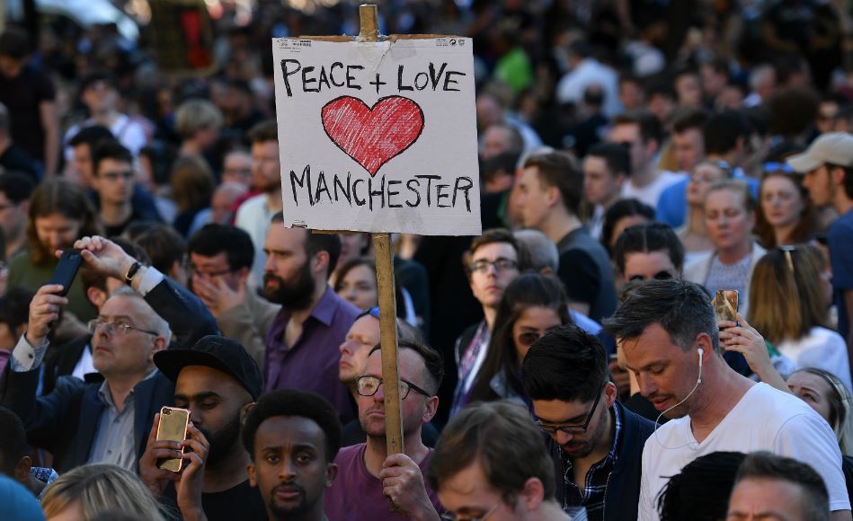 Après le terrorisme, Manchester uni par le déni