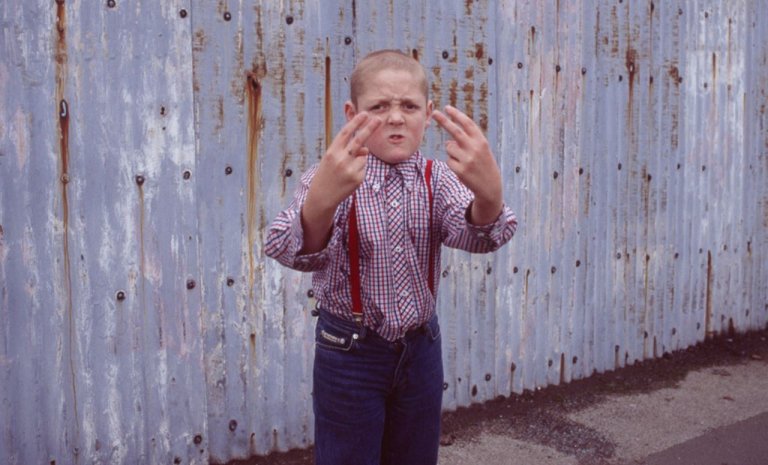 Embrassades de Noël: les sales gosses disent « merci Weinstein »!