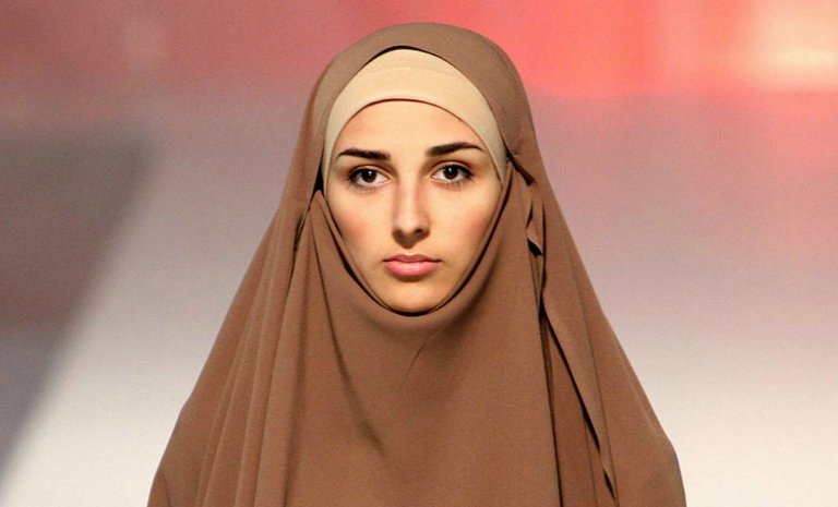 Droits des femmes: le hijab n’est pas un vêtement comme les autres