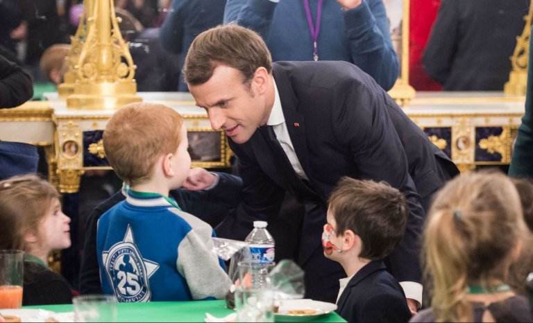 Natalité: Macron ne donne pas envie de faire des petits