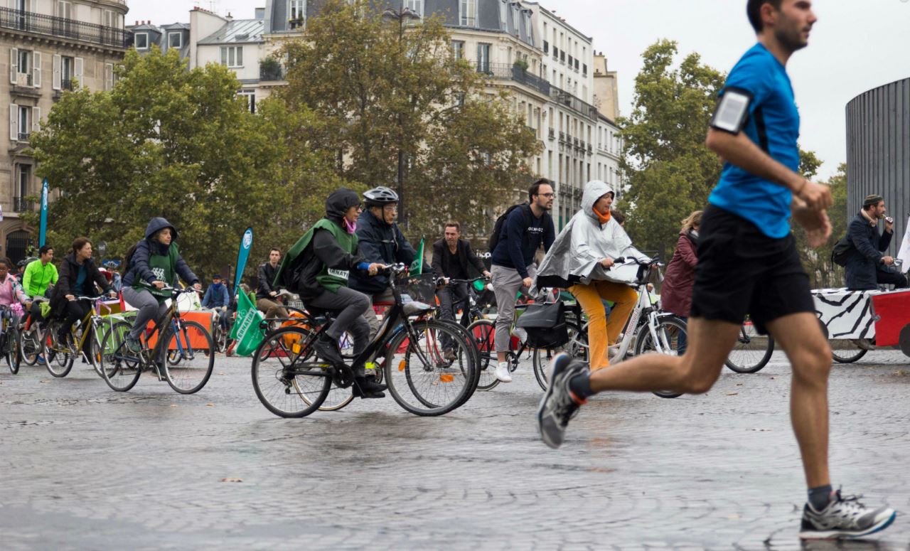 Anne Hidalgo, agissez : à Paris, les piétons gênent les cyclistes!