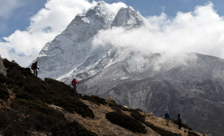 Sobres, les réseaux sociaux approuvent la lapidation d’une touriste britannique