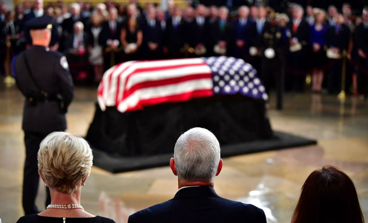 La surprenante récupération de la mort de John McCain