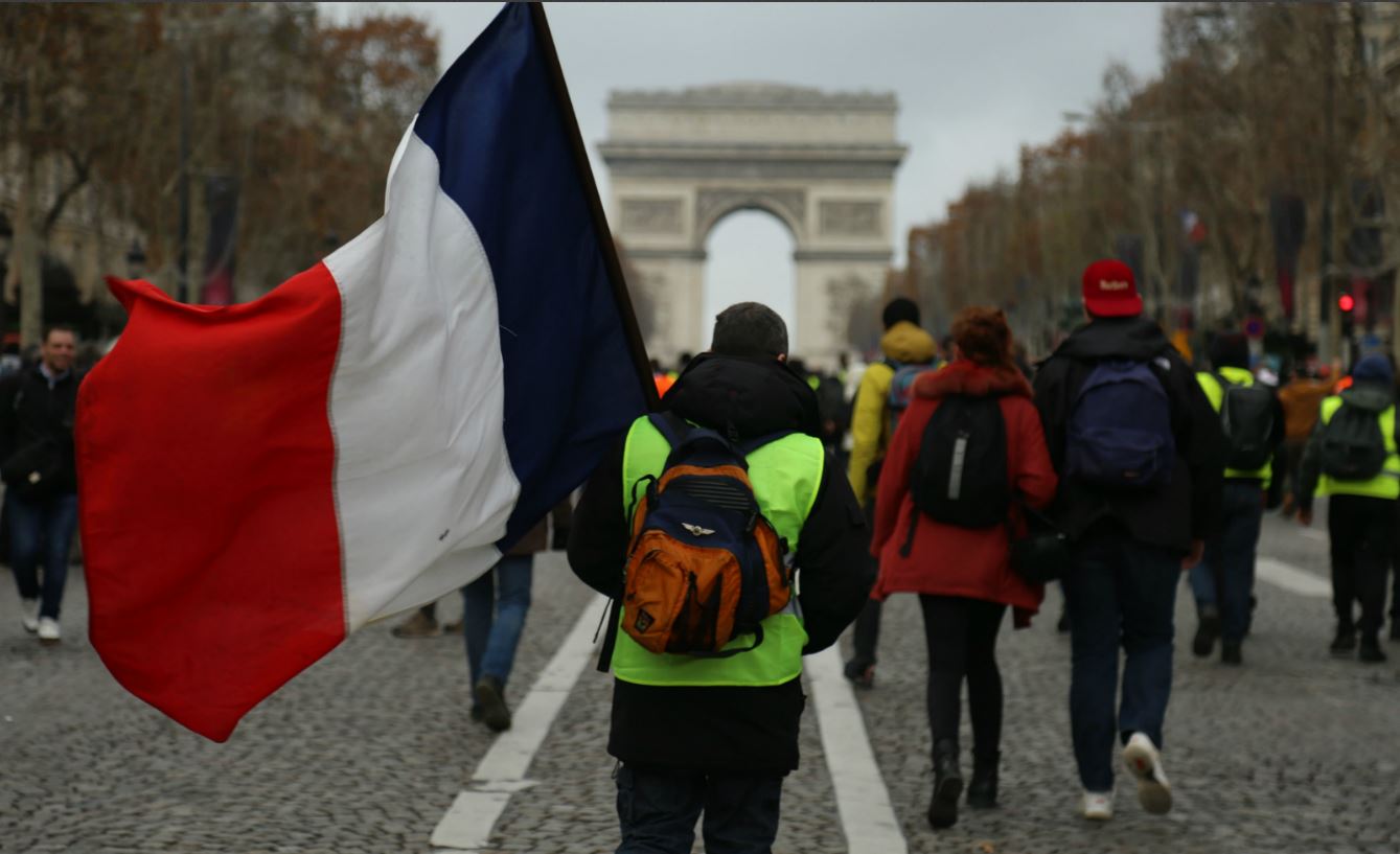 Gilets jaunes: la France reprend des couleurs