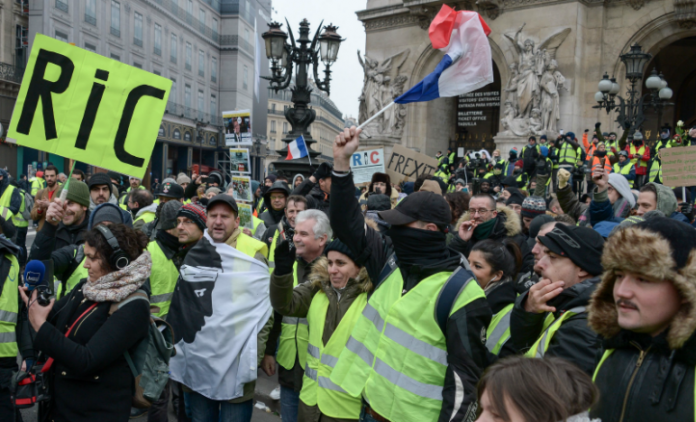 ric-referendum-gilets-france-suisse