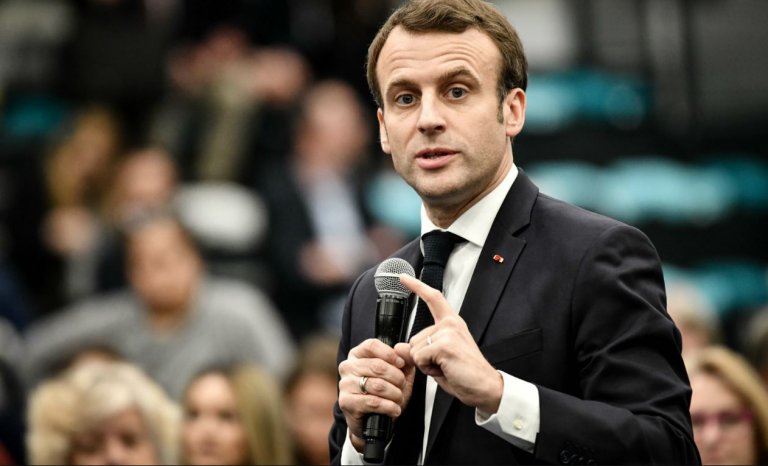 Macron et la grande réunion de copropriété