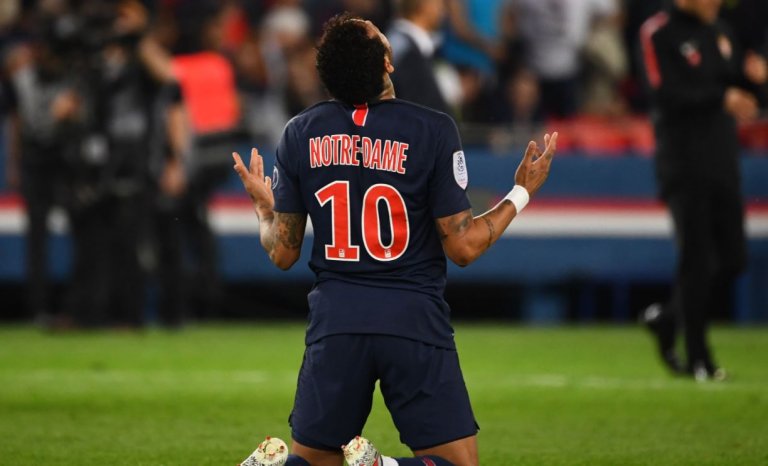 Rendre hommage à Notre Dame et à Dick Rivers