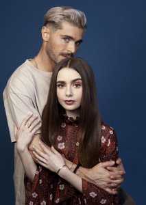 Le 22 avril 2019, Zac Efron et Lily Collins posent a l’hôtel du Four Seasons à Los Angeles pour promouvoir leur film "Extremely Wicked, Shockingly Evil, and Vile". Photo : Rebecca Cabage/Invision/AP)/INVW/19121768320646/042219125150, 21334631