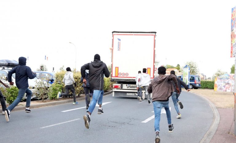 Vivre avec les migrants: le touriste comme référence morale