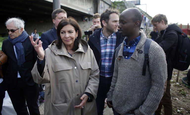 Hidalgo, trop à tribord pour les pro-migrants