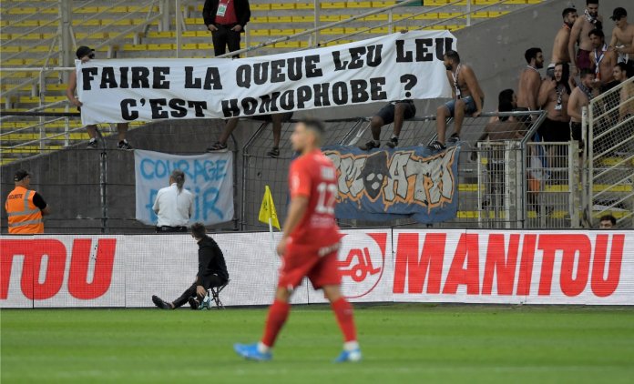 hygienisme-homophobie-ligue-football-tribune