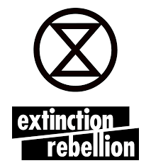 Le logo du mouvement extinction rebellion comprend deux symbole: le rond pour la planète Terre, et les triangles figurant un sablier et le temps qu'il reste.