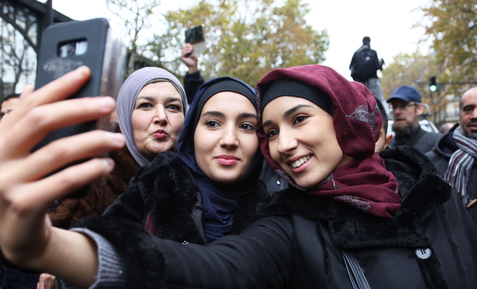 Trois femmes avec un voile islamique, lors de la manifestation controversée du 10 novembre 2019 à Paris © SEVGI/SIPA Numéro de reportage: 00931703_000014