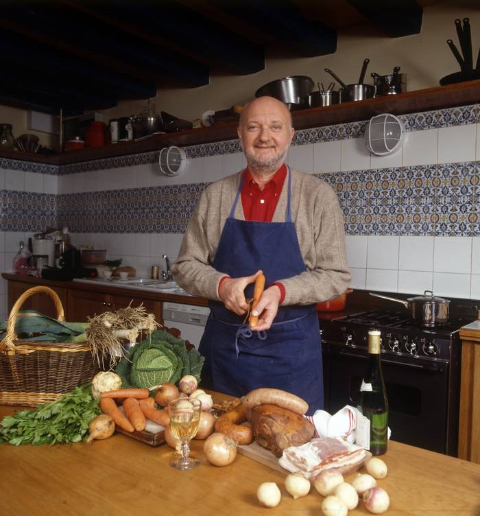 Jean-Pierre Coffe en 1993 : il fut l'un des premiers à militer pour que les hommes s'adonnent à la joie de la cuisine de tous les jours. (c) Louis Monier /RDA / Leemage