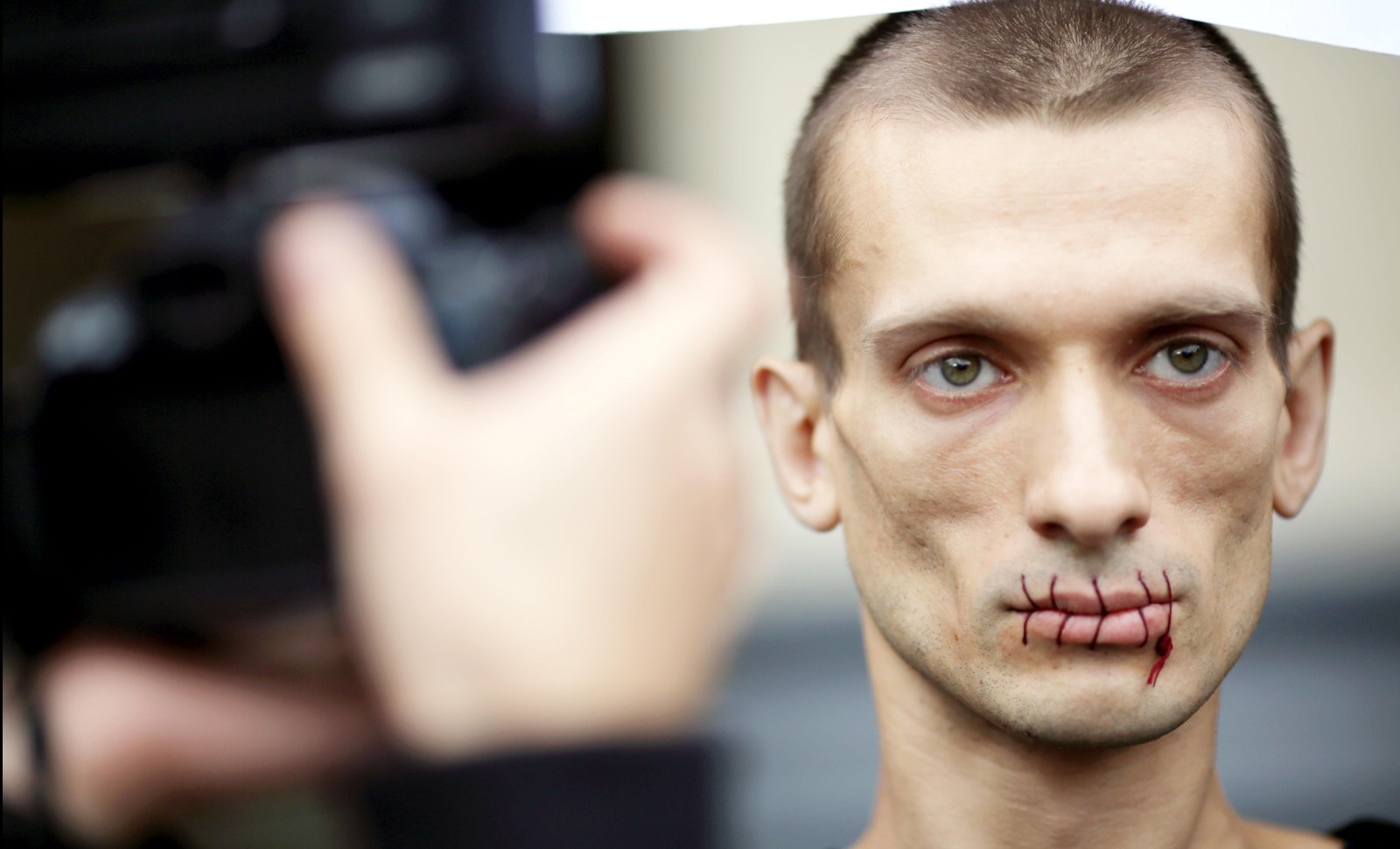 Le Russe Pyotr Pavlensky (photographié ici en 2012) est un agitateur suspecté d'avoir organisé la diffusion de la vidéo volée olé olé de Benjamin Griveaux © ENPOL/SIPA Numéro de reportage : 00669975_000001