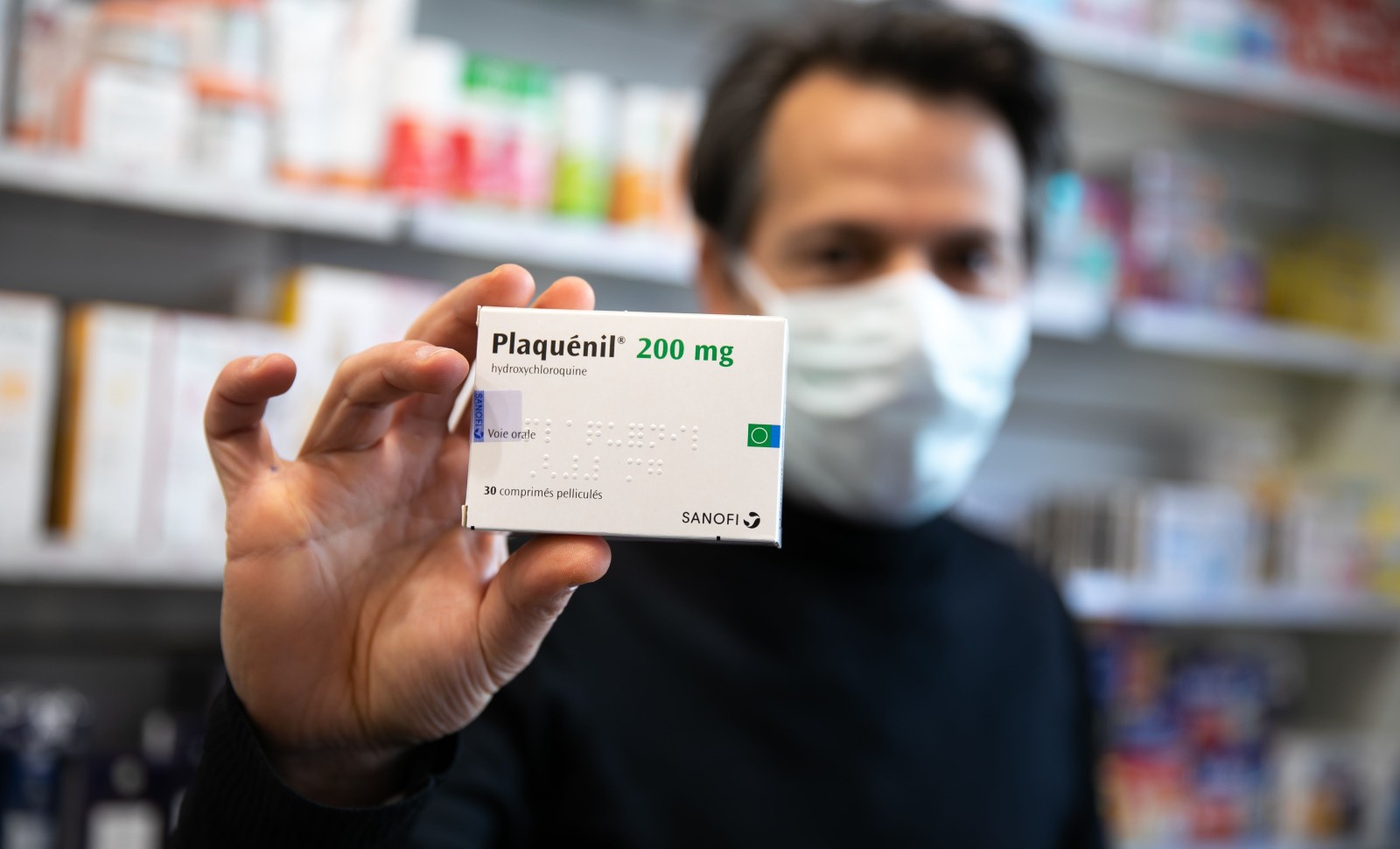 La chloroquine, ou hydroxychloroquine, contenue dans les medicaments comme la Nivaquine ou Plaquenil (notre photo) divise les medecins et les politiques apres des tests prometteurs dans le traitement du coronavirus. © ROMUALD MEIGNEUX/SIPA Numéro de reportage: 00951798_000001 