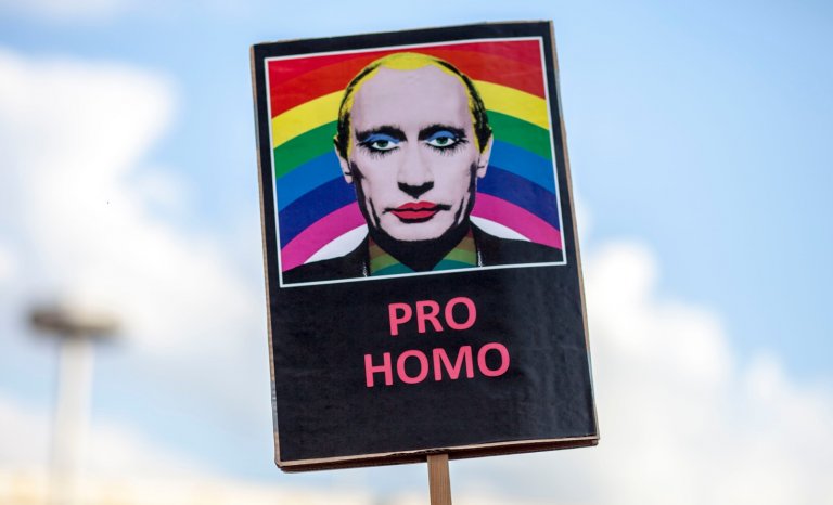 Russie: la Constitution définit désormais le mariage comme «une union entre un homme et une femme»