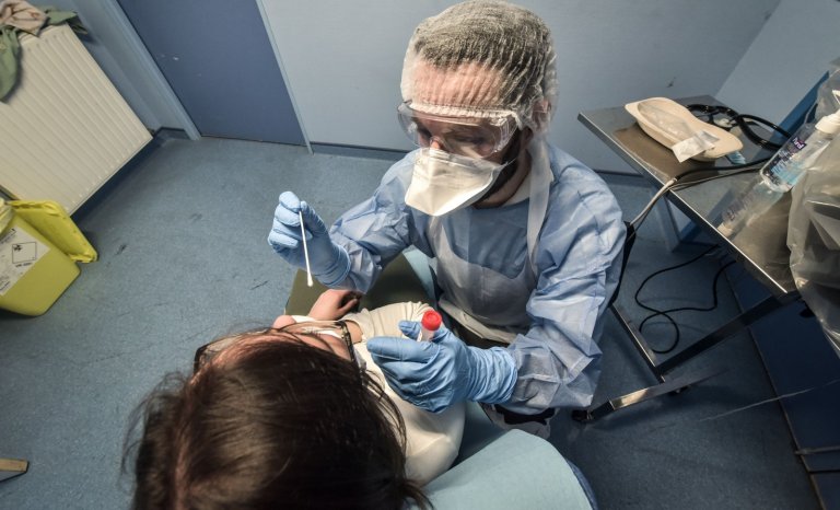 Diagnostic du Covid-19: de la clinique à la sérologie