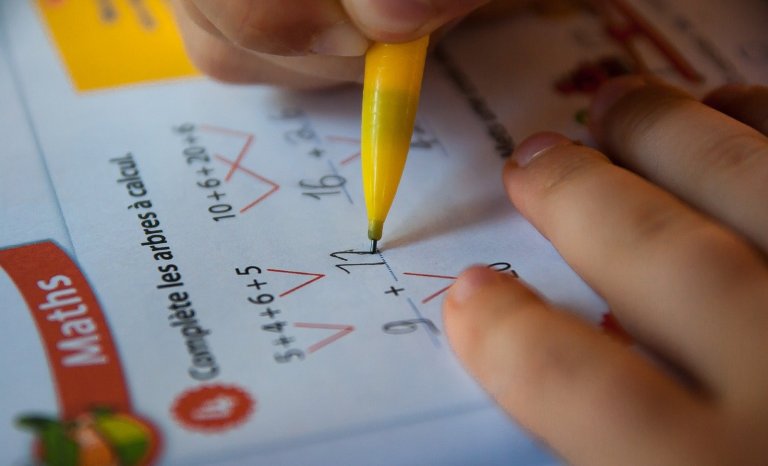 Éduquer un enfant aujourd’hui, c’est « l’inadapter »?